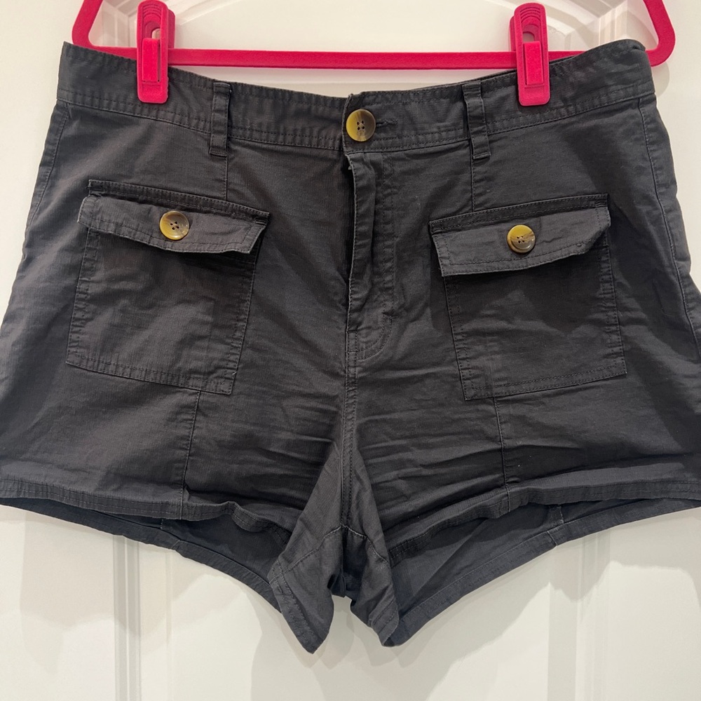 Vuori Charcoal Women's Vintage Ripstop Utility Shorts (XL)